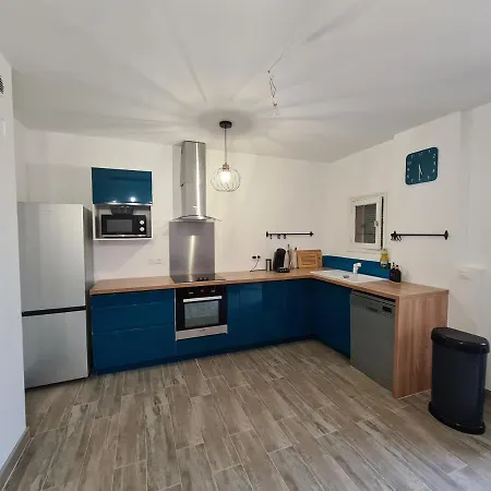 Appartement Renove Independant Avec Garage Au Centre Du Village