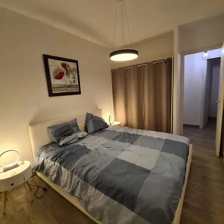 Renove Independant Avec Garage Au Centre Du Village