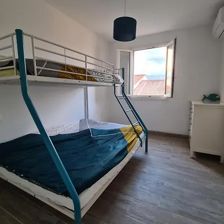 Renove Independant Avec Garage Au Centre Du Village * Saint-Florent (Corsica)