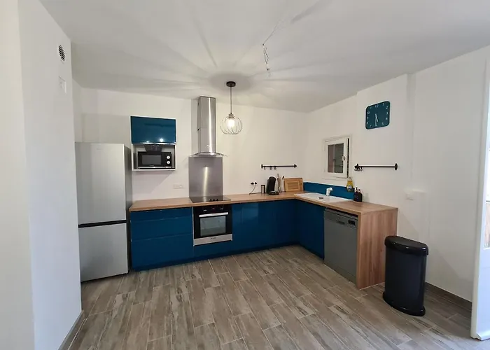 Appartement Renove Independant Avec Garage Au Centre Du Village