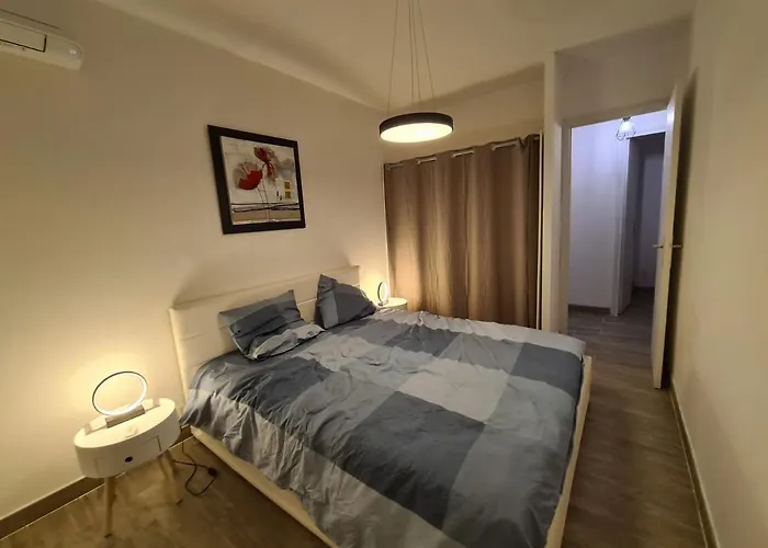 Renove Independant Avec Garage Au Centre Du Village