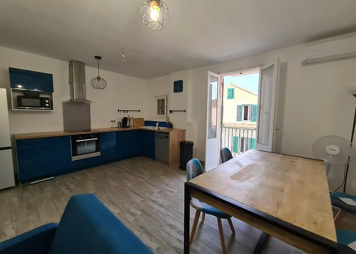 Renove Independant Avec Garage Au Centre Du Village * サン・フロラン