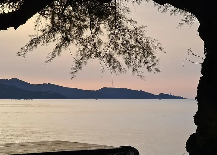 Appartement Renove Independant Avec Garage Au Centre Du Village